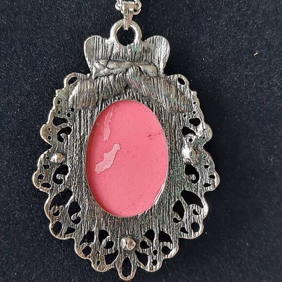Cameo Necklace and Earring Set - Picture 5 of 9